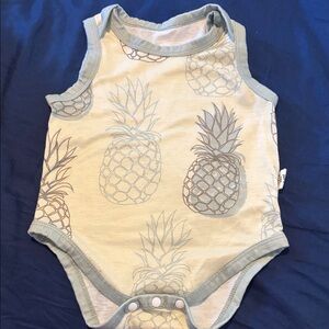SHEIN Light Green Pineapple Print Baby One-Piece Romper